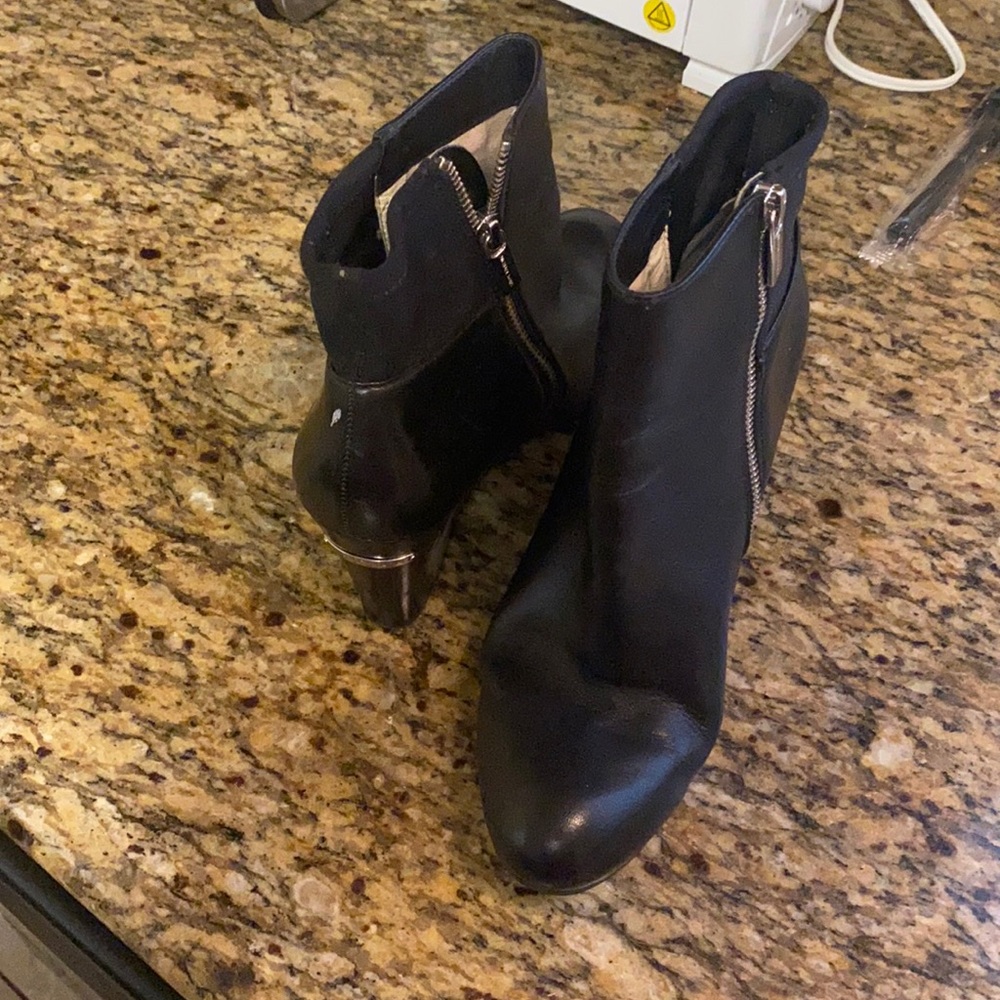 Micheal kors booties size 8/12 black